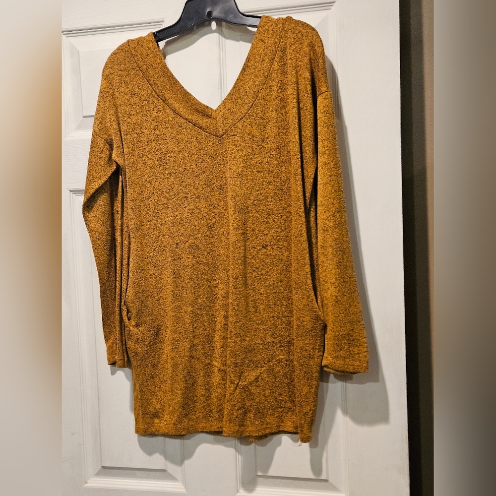 TWENTY SECOND CLOTHING SWEATER